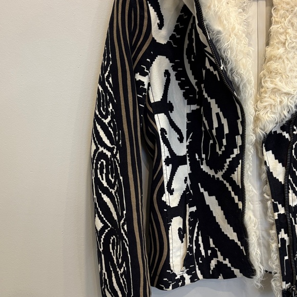 GF FERRÈ Striped Black and Cream Teddy Jacket - Picture 3 of 6